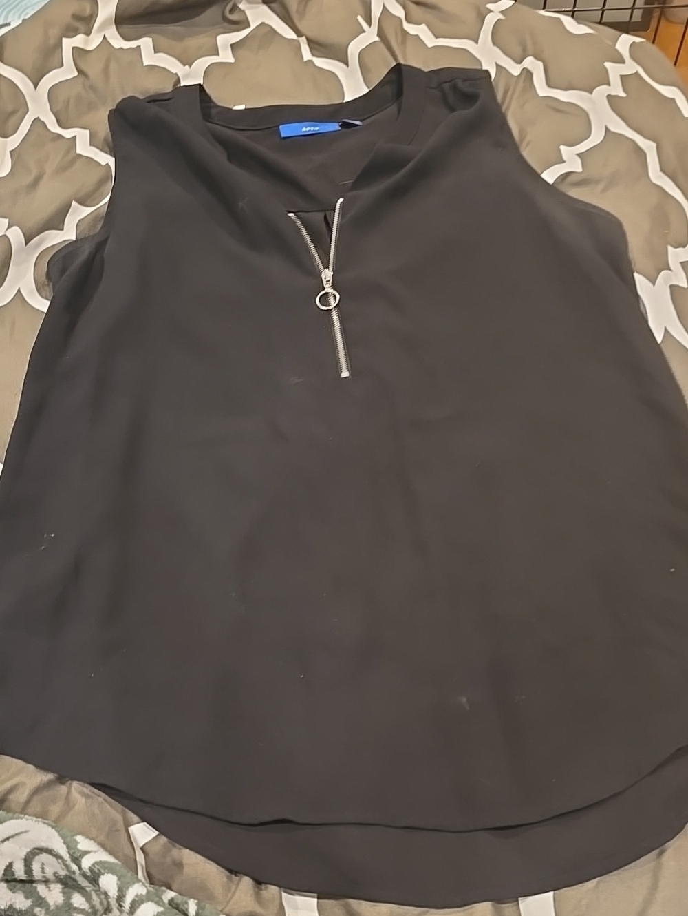 ❤️10/$13 Apt. 9 Black Sleeveless Camisole with Front Zip